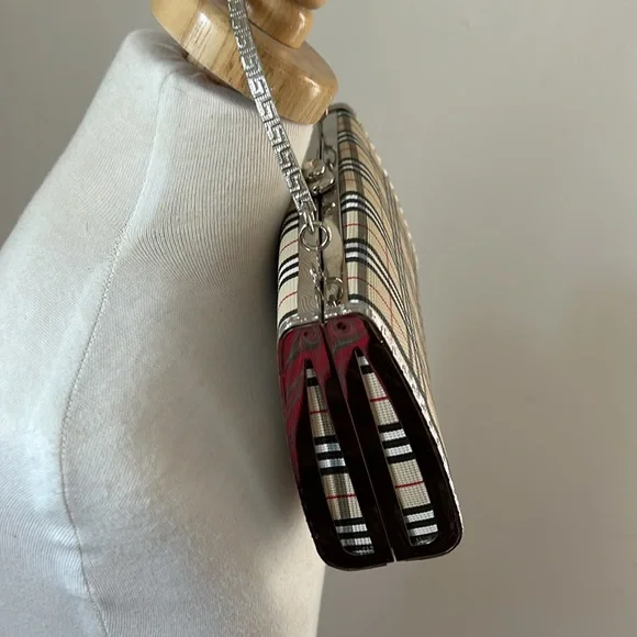 Fashion Plaid Vinyl/Silver Tone Metal Purse - Picture 4 of 10